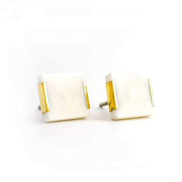 DSC 1570 White square marble with brass trim knob