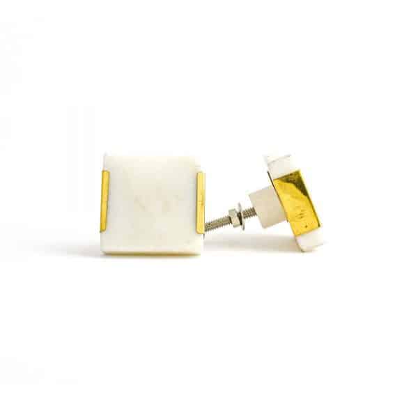 DSC 1571 White square marble with brass trim knob