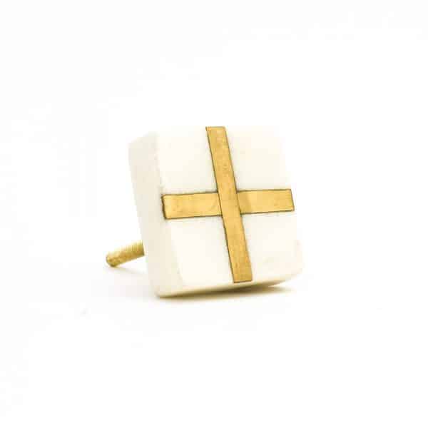 DSC 3299 White marble square with brass cross knob