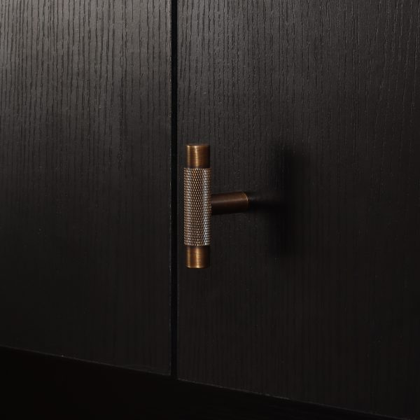 Antique Bronze Pull insitu 2